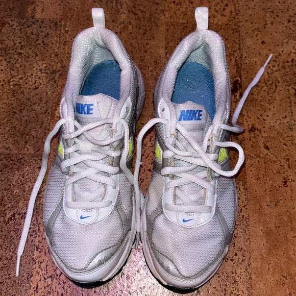 Nike Women’s Youth Shoe - Picture 4 of 7